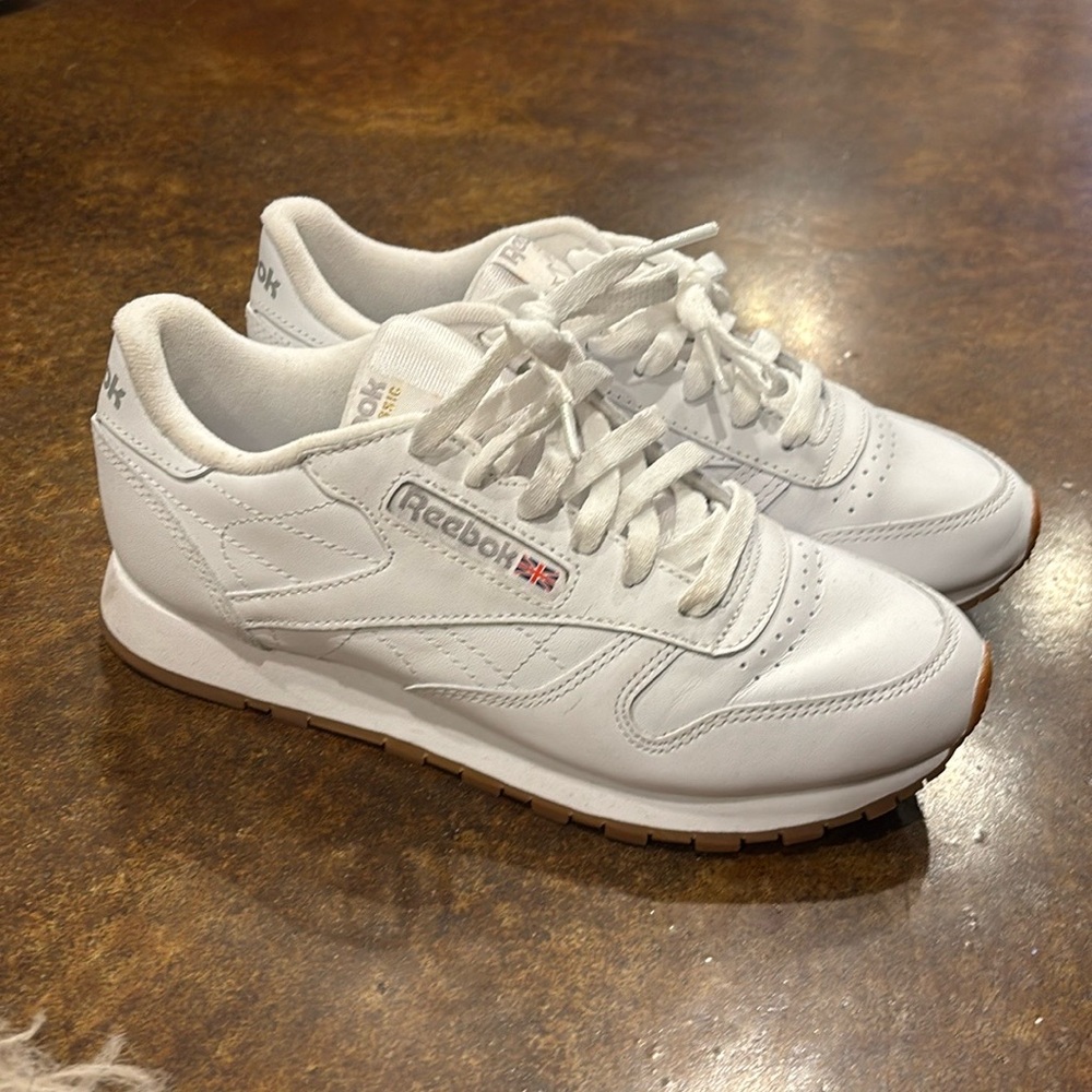 Women’s Classic Reebok sneakers
